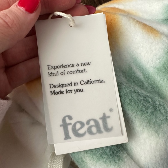 Brand New with tags Feat SunsetLover Blanket Blend Hoodie size medium - Picture 3 of 5